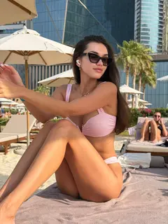 Evelyn escort in Dubai