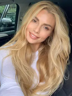 Natalie escort in Dubai