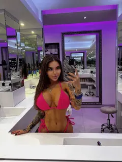 Nikki escort in Dubai