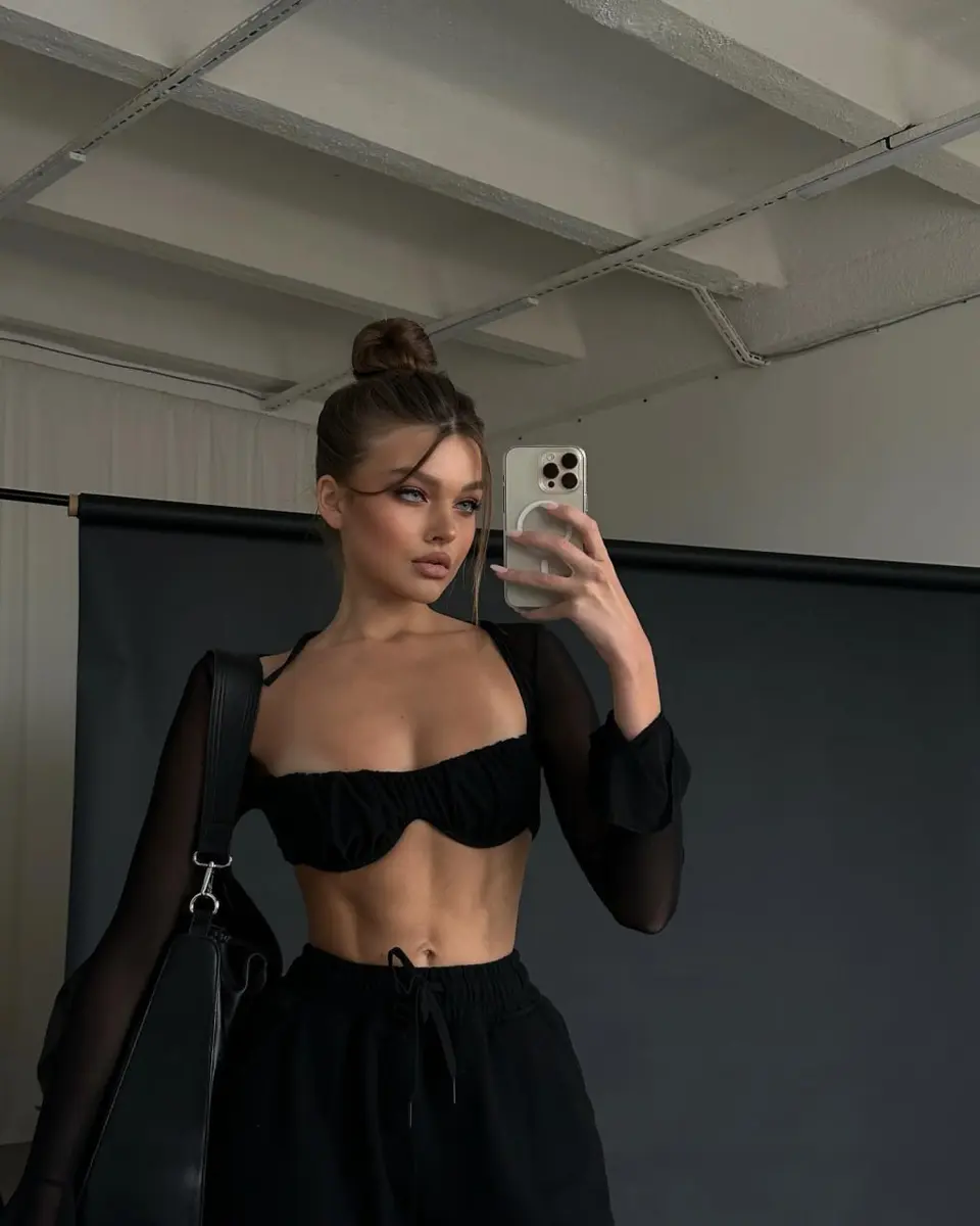 Olivia escort in Dubai