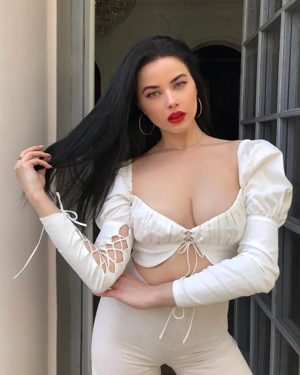 Oria escort in Dubai