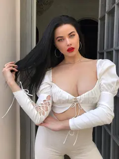 Oria escort in Dubai