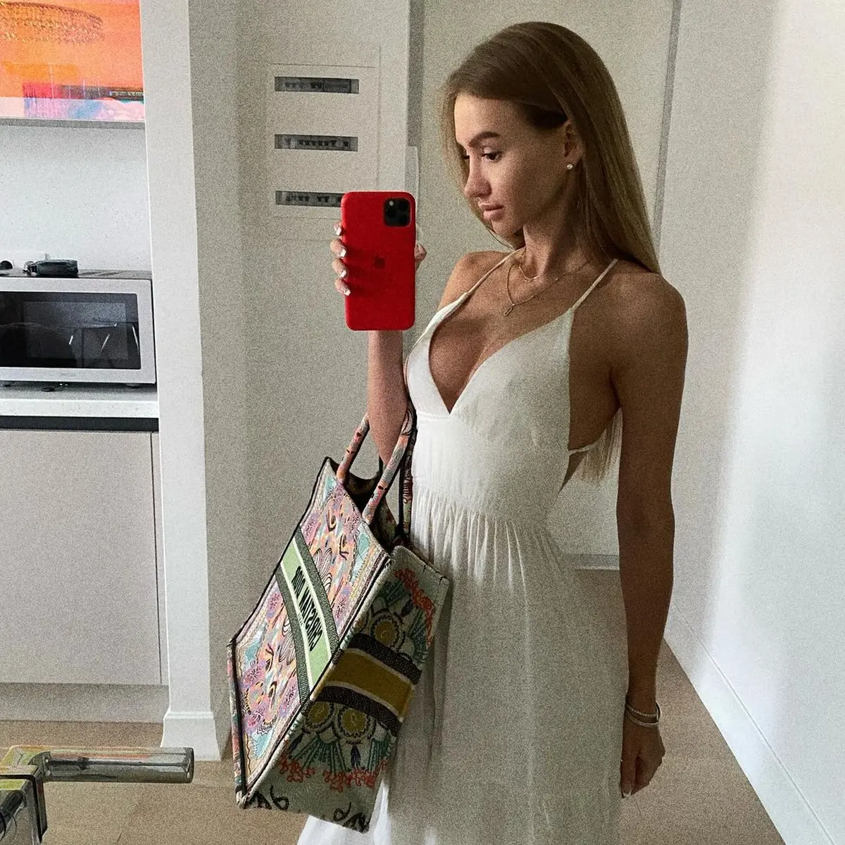 Regina escort in Dubai