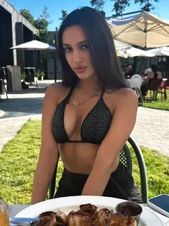 Vivien escort in Dubai