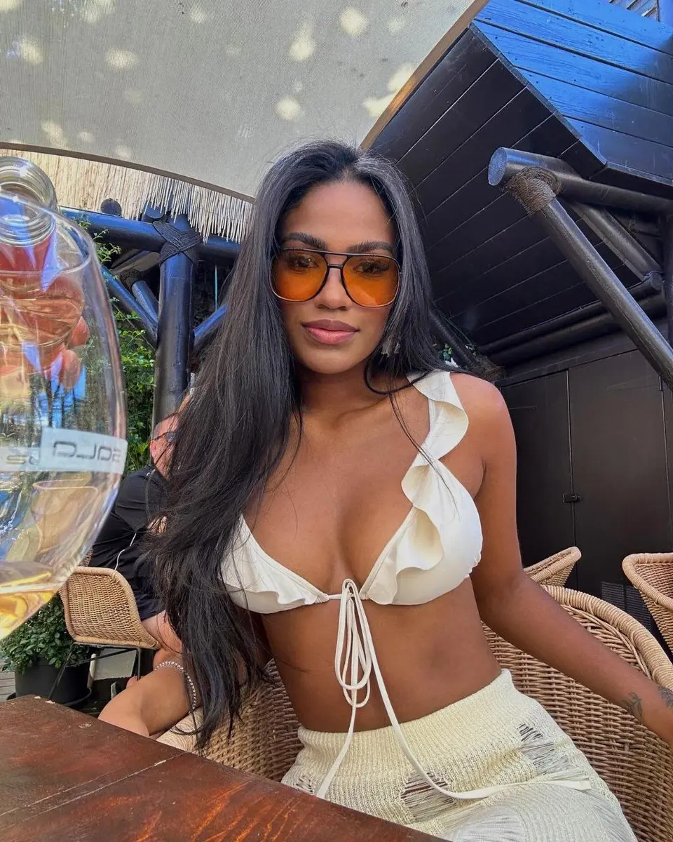 Zeinen escort in Dubai